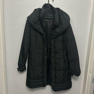 Tahari Black Women’s Coat size Medium